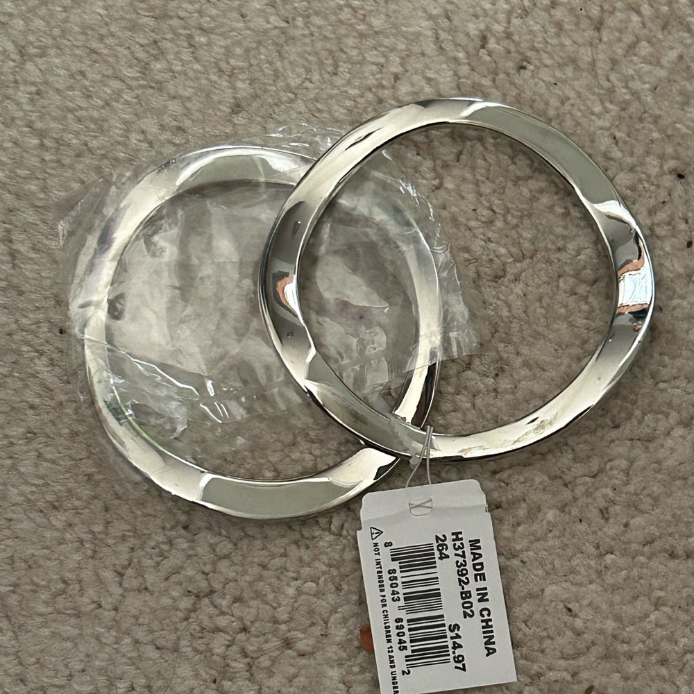 Chic Set of Two NWT Gabrielle K  Silver Wavy Layered Bangle Bracelets